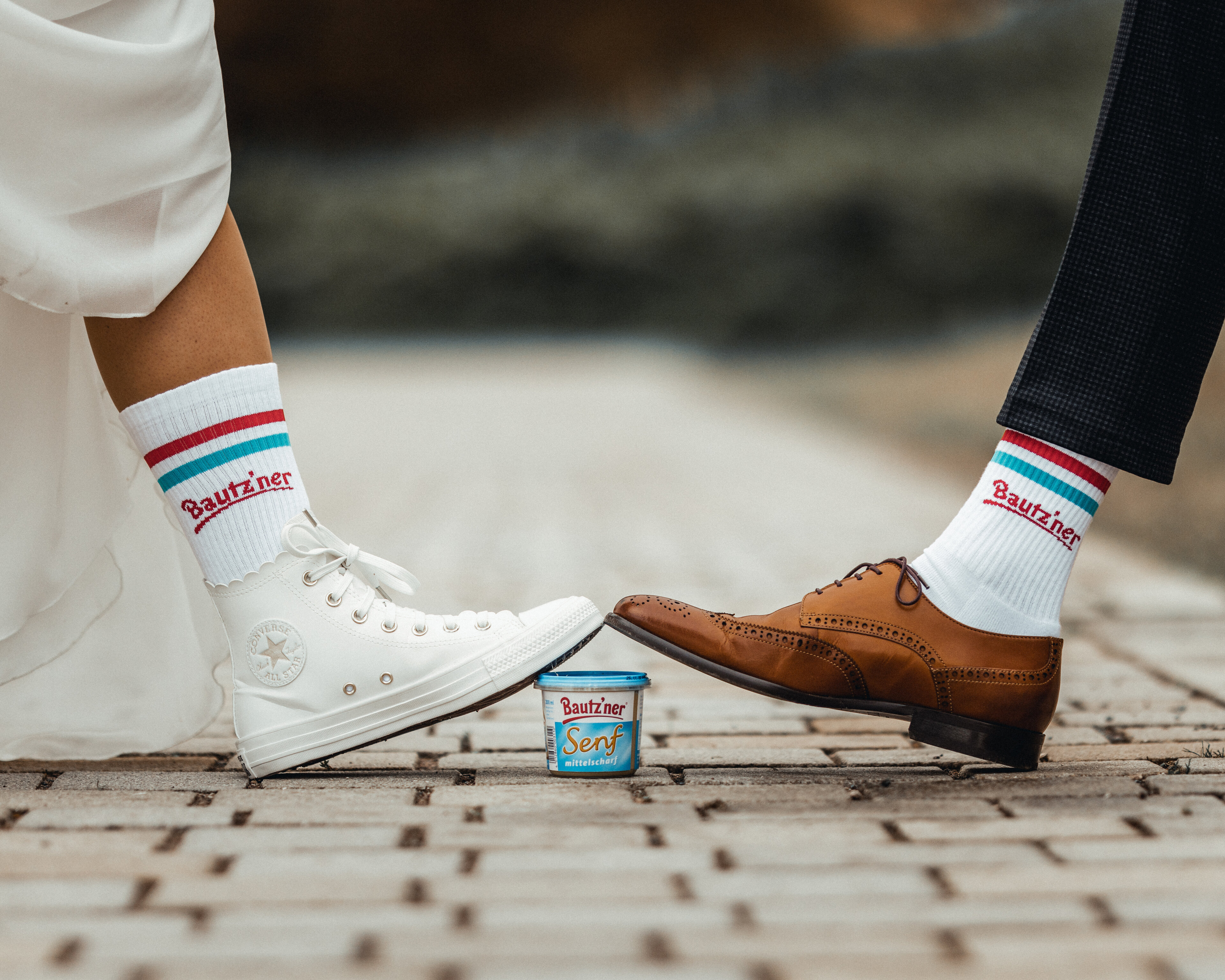 Bautzner Hochzeitsfoto Becher am Boden