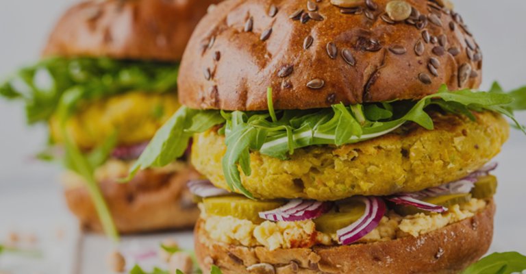 Burger mit Bautzner Brotaufstrich Gemüse