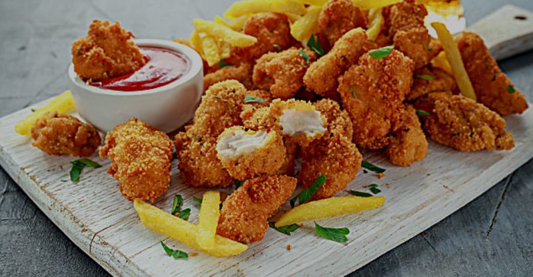 Chicken Nuggets mit Pommes und Bautzner Quetch Up