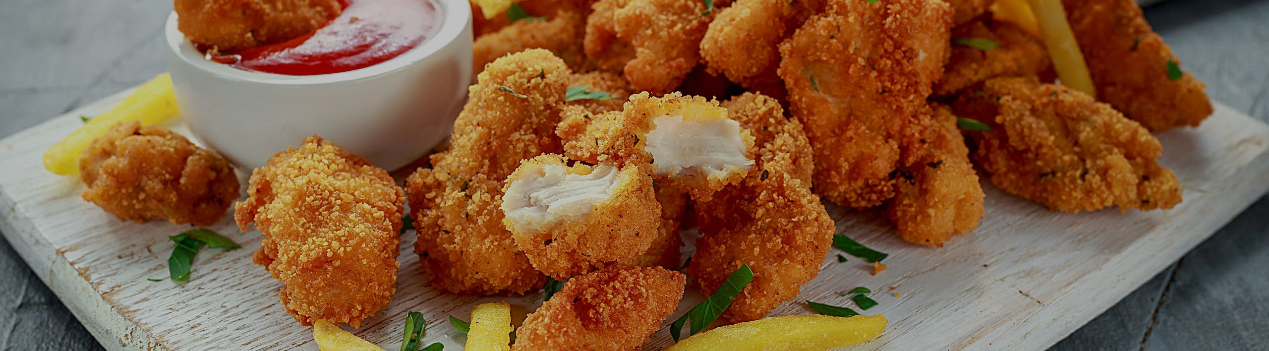 Chicken Nuggets mit Pommes und Bautzner Quetch Up