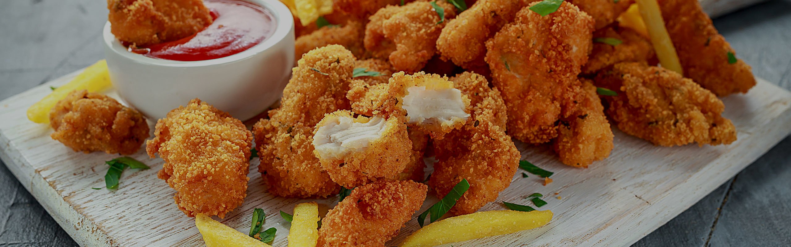 Chicken Nuggets mit Pommes und Bautzner Quetch Up