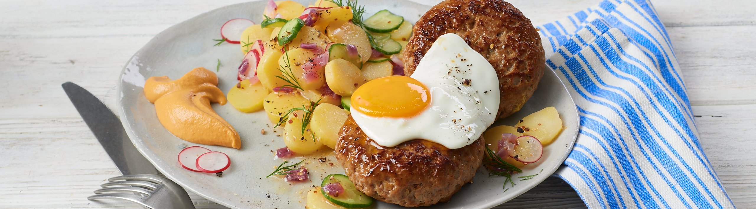 Bautz'ner Bulette mit Kartoffelsalat und scharfem Senf