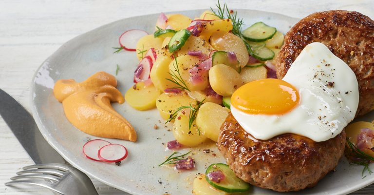 Bautz'ner Bulette mit Kartoffelsalat und scharfem Senf