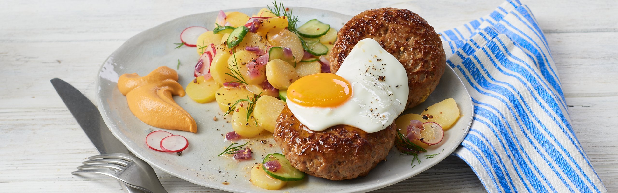 Bautz'ner Bulette mit Kartoffelsalat und scharfem Senf