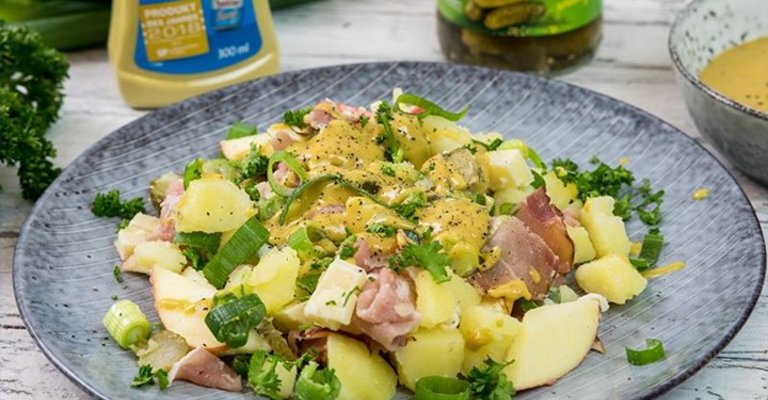 Bautzner Schinken Kartoffelsalat mit mittelscharfem Senf und Cornichons