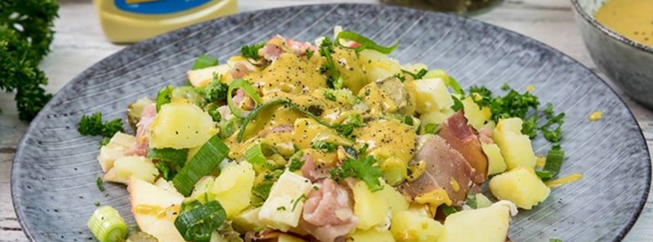 Bautzner Schinken Kartoffelsalat mit mittelscharfem Senf und Cornichons