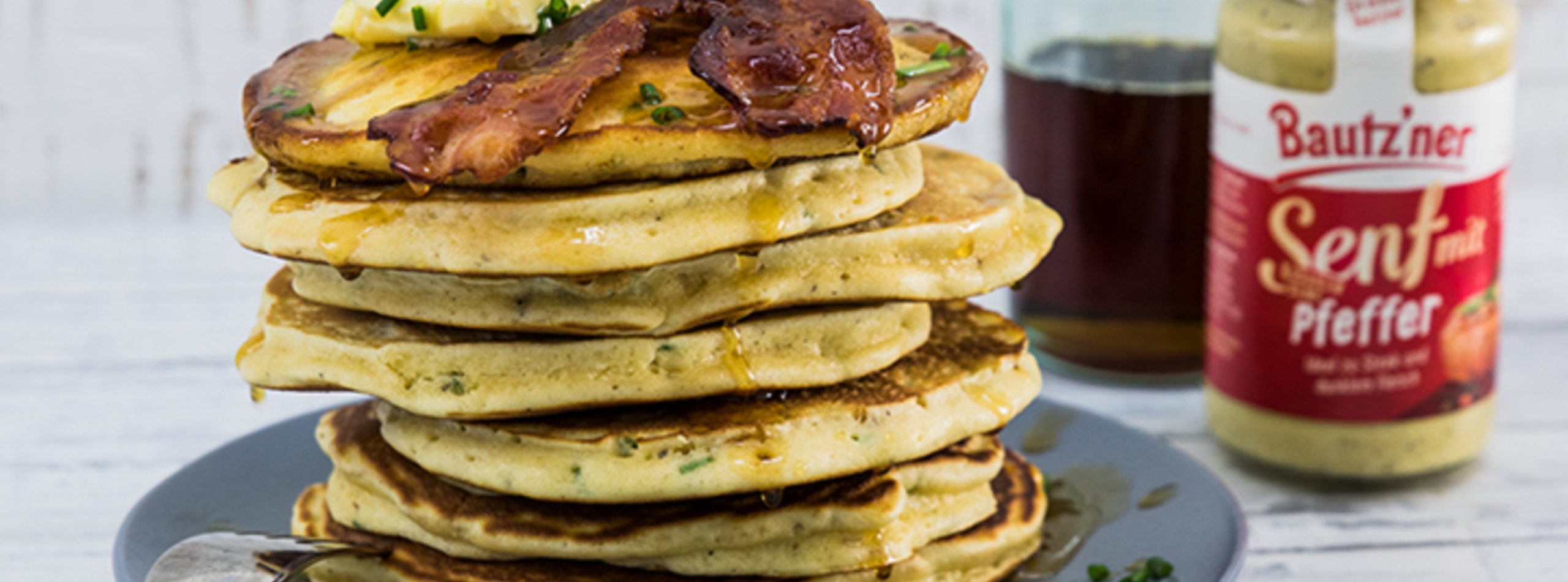 Herzhafte Pancakes mit Bautzner Pfeffersenf